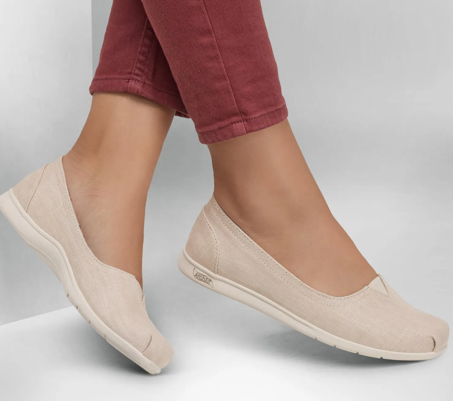 Slip-Ons|Flats<SKECHERS BOBS Arch Fit Plush - By The Way NATURAL