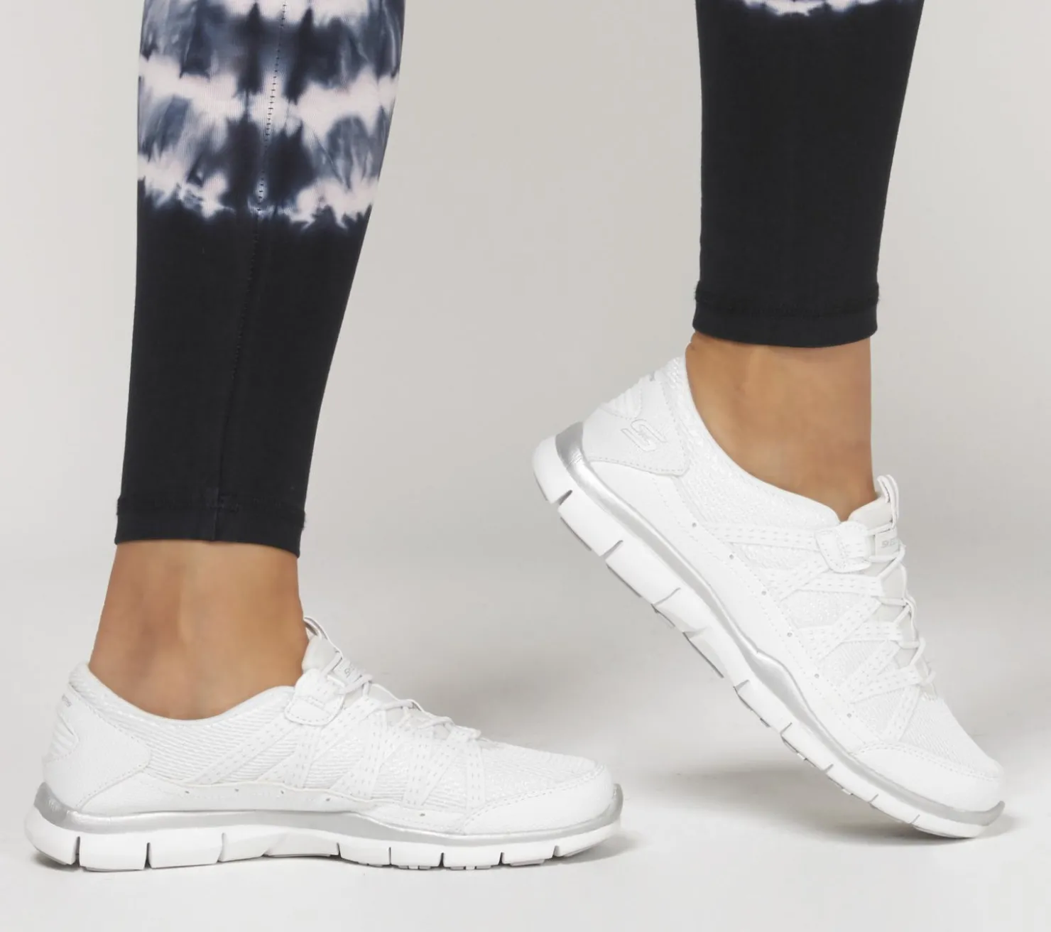 Slip-Ons<SKECHERS Gratis - Strolling WHITE / SILVER