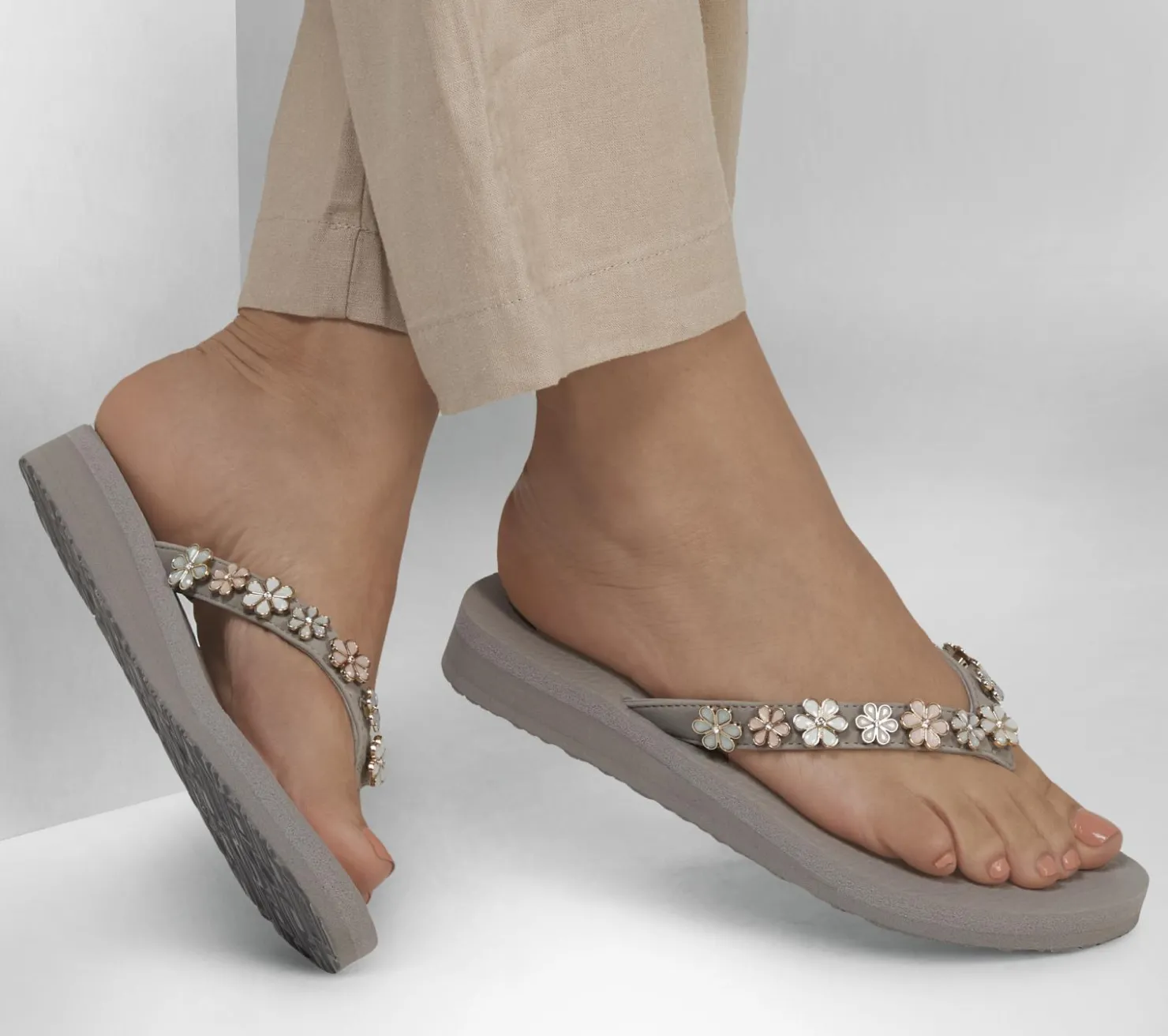 Sandals<SKECHERS Meditation - Daisy Crush TAUPE / MULTI