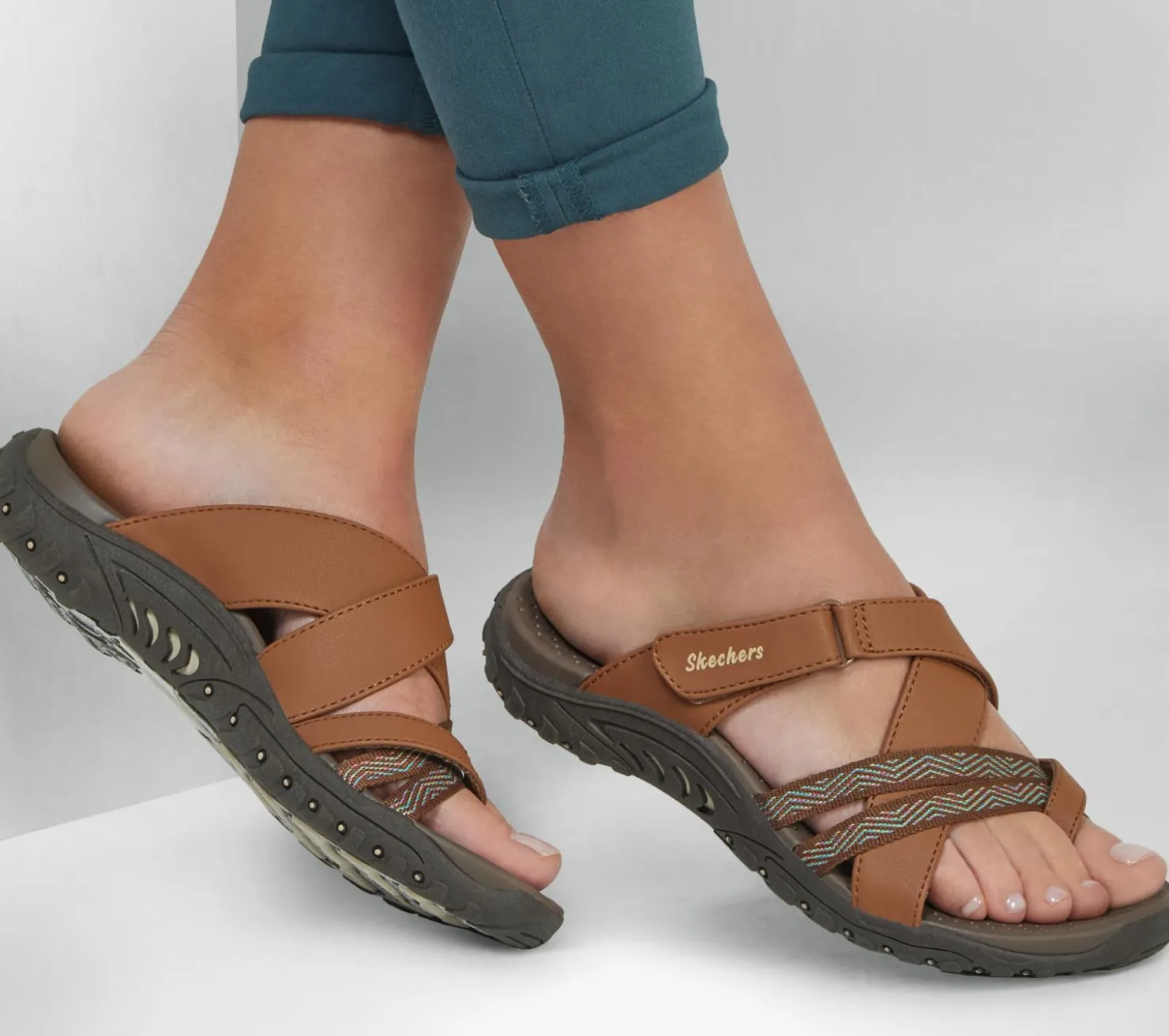 Sandals<SKECHERS Reggae - Sunday Stroll BROWN